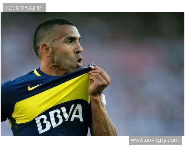 特维斯重返博卡主场获赠纪念球衣感动不已重温昔日辉煌