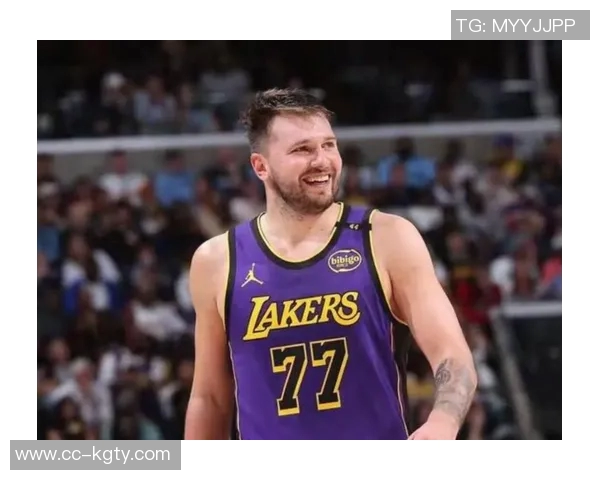 司机与东契奇首秀表现抢眼弗拉格能否超越两位新星的精彩数据 司机与东契奇首秀表现抢眼弗拉格能否超越两位新星的精彩数据