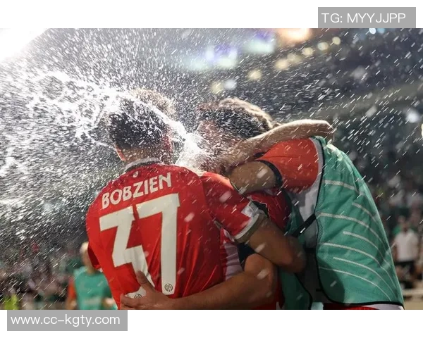 法尔克透露拜仁明年八月初将开启中国行并进行两场友谊赛 法尔克透露拜仁明年八月初将开启中国行并进行两场友谊赛